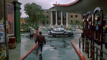 Sneakers Nike Air Mag of Marty McFly (Michael J. Fox) in Back to the future 2