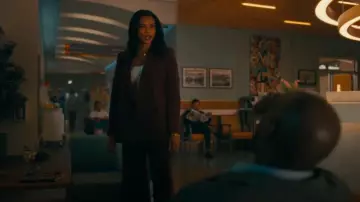 Pantalon A.L.C. Hirsh porté par le Dr Mary Morstan (Rochelle Aytes) tel qu’on le voit dans Watson (S01E03)