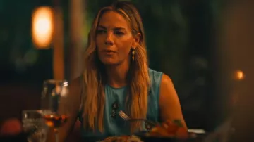 Vestido Doen Amari usado por Jaclyn Lemon (Michelle Monaghan) como se ve en The White Lotus (T03E07)