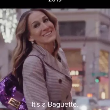 Fendi purple Baguette 1997 Re-Edition leather handbag used by Sarah Jessica Parker on the Instagram account @fashiontomax