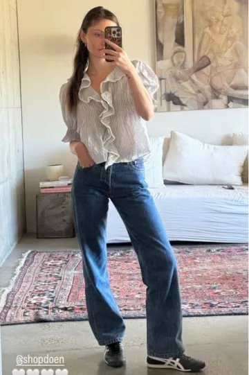 Zapatillas Onitsuka Tiger Mexico 66 Negro/Blanco usadas por Phoebe Tonkin en sus historias de Instagram el 7 de marzo de 2025