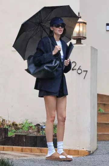 Le fourre-tout en cuir Row Gabriel porté par Kendall Jenner à Los Angeles le 7 mars 2025