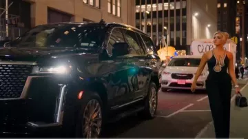 David Koma Crystal Falm Insert Top porté par Eleonora Srugo comme on le voit dans Selling the City (S01E03)