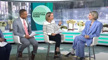 Talbots Encantador cárdigan usado por Dylan Dreyer como se ve en Today el 1 de abril de 2025