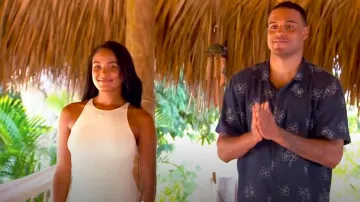 Tularosa Finley Robe midi en crochet ivoire portée par Zoe McGrady comme on le voit dans The Bachelor (S29E08)