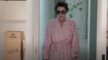 Bottega Veneta BV1212S Lunettes de soleil portées par Kris Jenner comme on le voit dans The Kardashians (S06E08)