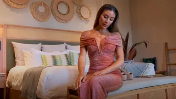 Autoportrait : Robe midi à épaules dénudées en strass orange portée par Juliana Pascquarosa comme on le voit dans The Bachelor (S29E09)