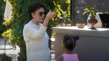 Lunettes de soleil aviateur Gucci portées par Kris Jenner vues dans The Kardashians (S06E08)