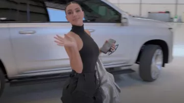 Balenciaga Grand Sac à bandoulière Monaco porté par Kim Kardashian comme on le voit dans The Kardashians (S06E08)