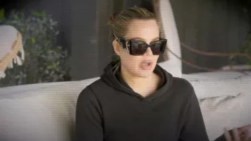 Lunettes de soleil Saint Laurent Eyewear SLP Blaze portées par Khloe Kardashian comme on le voit dans The Kardashians (S06E09)