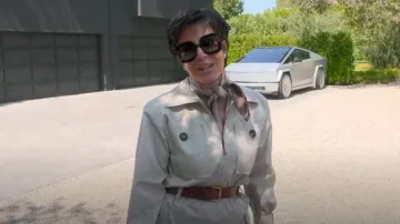 Combinaison Saint Laurent en twill de coton portée par Kris Jenner vue dans The Kardashians (S06E09)