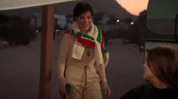 Skims Essential Mock Neck Long Sleeve Body porté par Kris Jenner comme on le voit dans The Kardashians (S06E09)