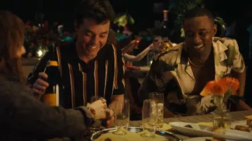 Polo de punto fino H&M Regular Fit usado por Tom Cole (Jack Bannon) como se ve en PULSE (S01E04)