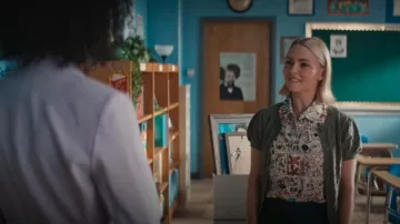 Alice + Olivia Joy Floral-Print Silk Crepe De Chine Blouse worn by Alice (AnnaSophia Robb) as seen in Grosse Pointe Garden Society (S01E07)