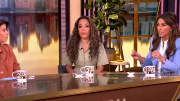 Vestido de gabardina de algodón GG de longitud media de Gucci usado por Sunny Hostin como se vio en The View el 4 de abril de 2025