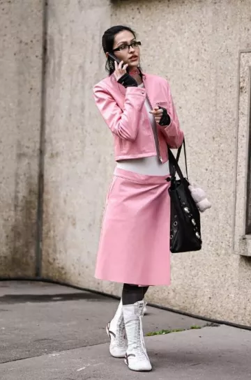 Chaqueta Miu Miu Naplak usada por Amelia Gray en París el 11 de marzo de 2025