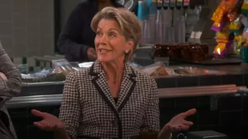 Veste en tweed pied-de-poule Brooks Brothers portée par Julianne (Wendie Malick) dans Night Court (S03E14)