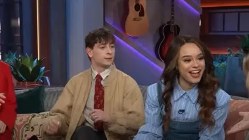 Mini vestido camisero a rayas Aknvas Deena usado por Gabrielle Nevaeh como se ve en The Kelly Clarkson Show el 2 de abril de 2025