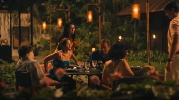 Falda Waimari Ari usada por Piper Ratliff (Sarah Catherine Hook) como se ve en The White Lotus (T03E08)