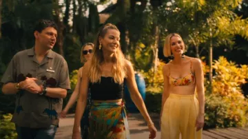 Zimmermann Alight Bikini porté par Kate Bohr (Leslie Bibb) comme on le voit dans The White Lotus (S03E08)