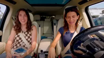 Skims Women’s Fits Everybody T Shirt porté par Hilaria Baldwin comme on le voit dans The Baldwins (S01E07)