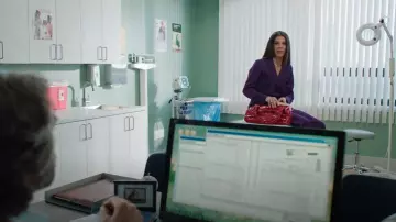 Valentino Patent Leather Shoulder Bag worn by Kris (Meredith MacNeill) as seen in Small Achievable Goals (S01E04)