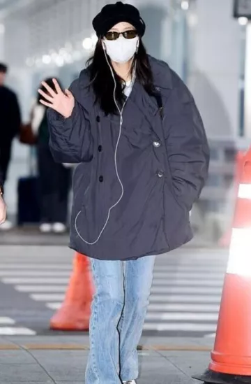 Lemaire Wadded Short Trench worn by Jisoo at Incheon Airport on March 13, 2025