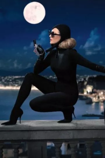 Collier Cartier rubis porté par Blake Lively chez Vogue post le septembre 2024