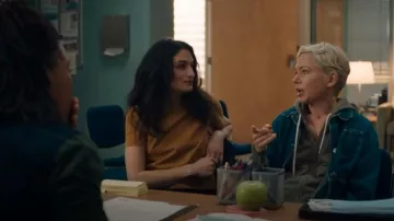 Rag & Bone The Slub Tee porté par Nikki Boyer (Jenny Slate) comme on le voit dans Dying for Sex (S01E05)