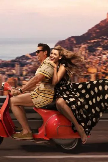 Dolce & Gabbana Robe plissée en mousseline de soie à pois portée par Blake Lively sur Vogue post le septembre 2024