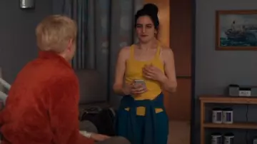 Re/Done Camiseta sin mangas de cuello alto acanalada usada por Nikki Boyer (Jenny Slate) como se ve en Dying for Sex (S01E08)