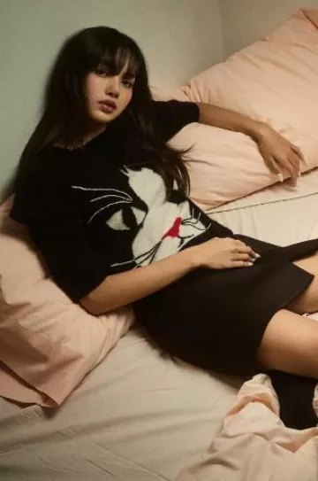 Marc Jacobs Cat Intarsia Cashmere Sweater worn by Lisa at Elle post on September 2024