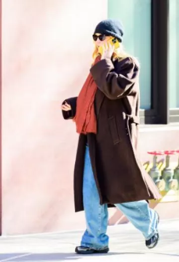 Oliver Peoples Lunettes de soleil Rishell portées par Jennifer Lawrence à New York le 8 avril 2025