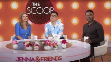 Polo à col ouvert en laine mérinos Reiss Milburn porté par Justin Sylvester, comme on le voit dans Today with Jenna & Friends le 7 avril 2025