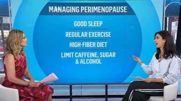 Pantalon Alice + Olivia Eric avec bande latérale porté par Natalie Azar comme on le voit dans Today le 8 avril 2025