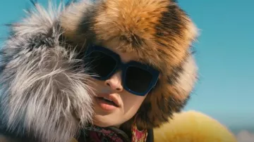 Lunettes de soleil Ferragamo portées par Siaja (Anna Lambe) comme on le voit dans Nord du Nord (S01E01)