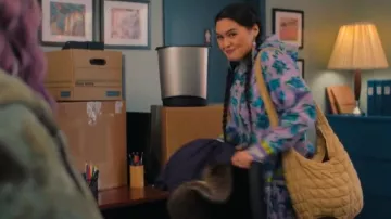 Free People Quilted Carryall Bag porté par Siaja (Anna Lambe) comme on le voit dans North of North (S01E03)