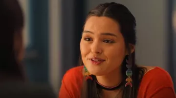 Les plus petites boucles d’oreilles Inuksuk Moonphase portées par Siaja (Anna Lambe) comme on le voit dans North of North (S01E05)