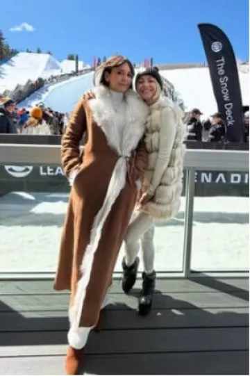 Nour Hammour Paris Manteau en daim doublé de peau de mouton Joni porté par Nina Dobrev sur son post Instagram le 14 mars 2025