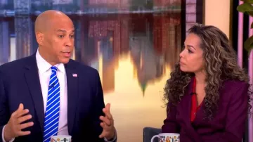 Veste en laine à double boutonnage Altuzarra Indiana portée par Sunny Hostin comme on le voit dans The View le 7 avril 2025