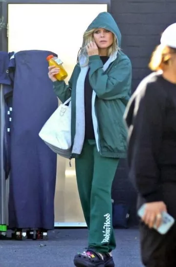 Louis Vuitton Weekend Tote Nm Bag worn by Heidi Klum in Los Angeles on March 14, 2025