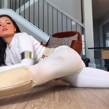 Boots of Hannah Klein on the Instagram account @thehannahklein
