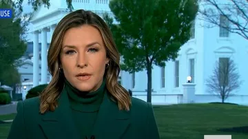 Abrigo Chesterfield a medida de mezcla de lana de Ann Taylor usado por Mary Bruce como se vio en Good Morning America el 8 de abril de 2025