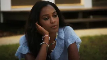 Top de corbata de punto con volantes Guizio usado por Ciara Miller como se ve en Summer House (S09E09)