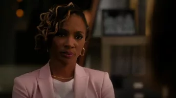Collar Gorjana Venice usado por Gabi Mosley (Shanola Hampton) como se ve en Found (T02E16)