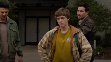 Camiseta Nike SB Yuto M90 usada por Jamie Reed (Parker Queenan) como se ve en Found (T02E17)