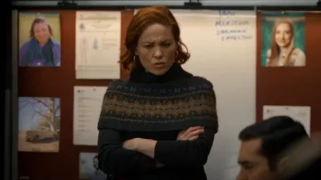Rachel Comey Corey Balaclava Caplet porté par Angie Polaski (Erika Christensen) comme on le voit dans Will Trent (S03E12)