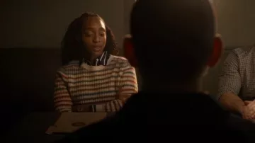 Suéter de rayas de cinco lanas Gucci Rave Like You Are usado por Faith Mitchell (Iantha Richardson) como se ve en Will Trent (T03E13)
