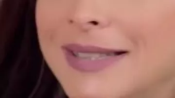 Rouge à lèvres d’Ola (Nour) dans Le Prince