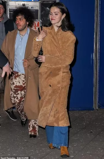Manteau en daim Ducie Aggie porté par Selena Gomez à New York le 9 avril 2025